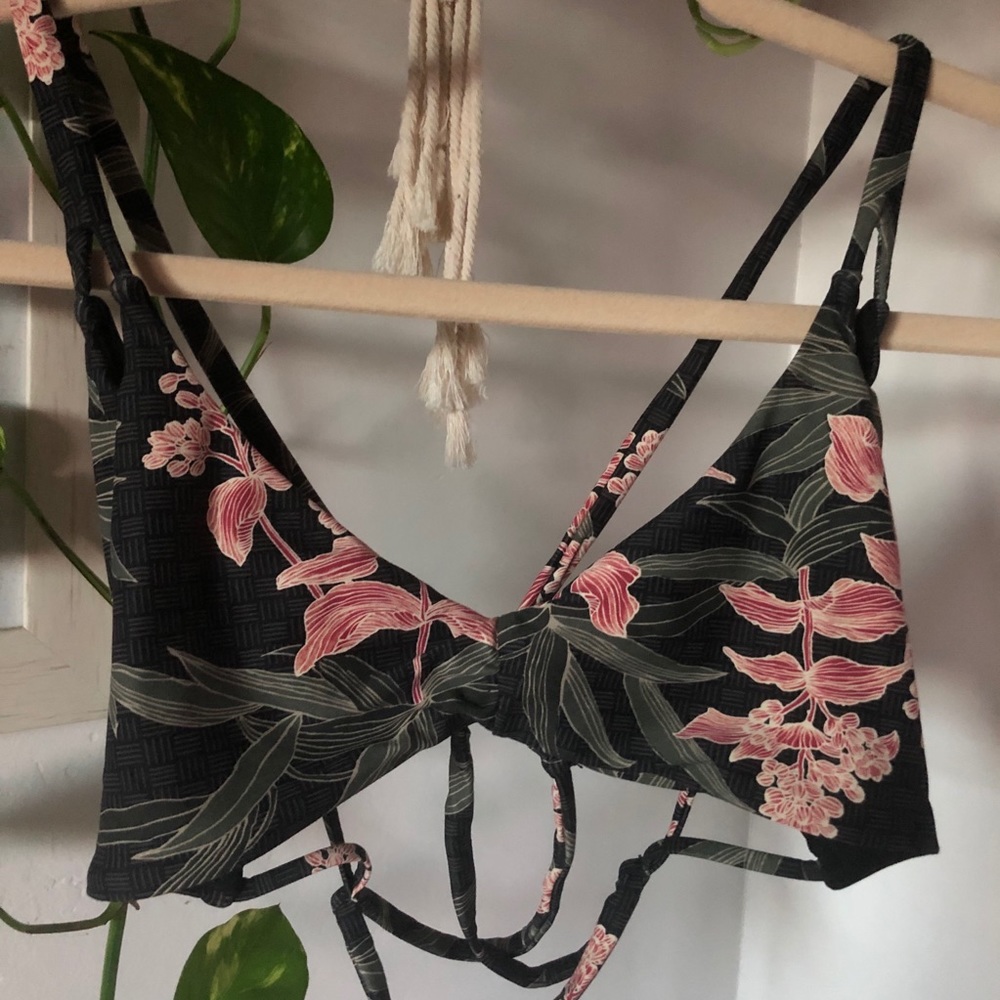 O’Neill floral bikini top